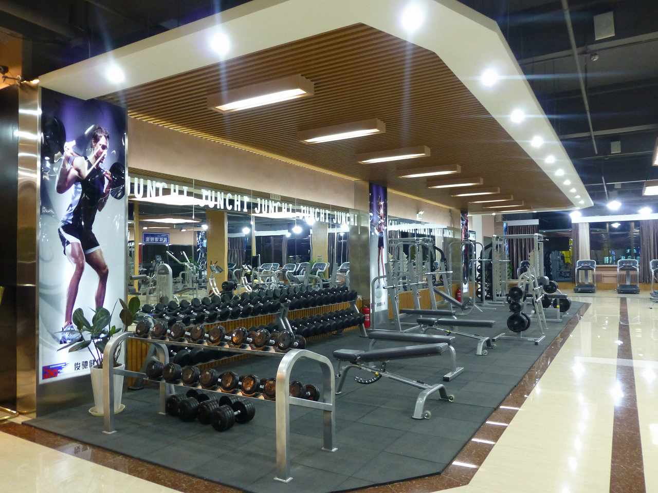 鎮(zhèn)上開個800平方的健身房?